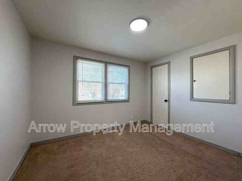 5405 Benton St - Photo 7 of 13