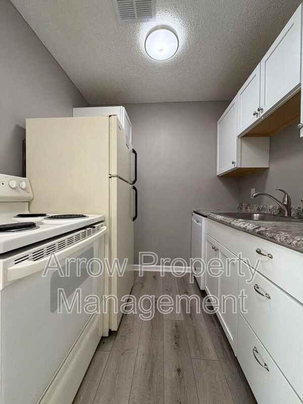 1119 E St #12 - Photo 2 of 9