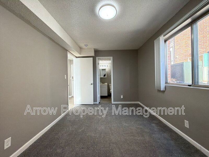 1119 E St #12 - Photo 7 of 9