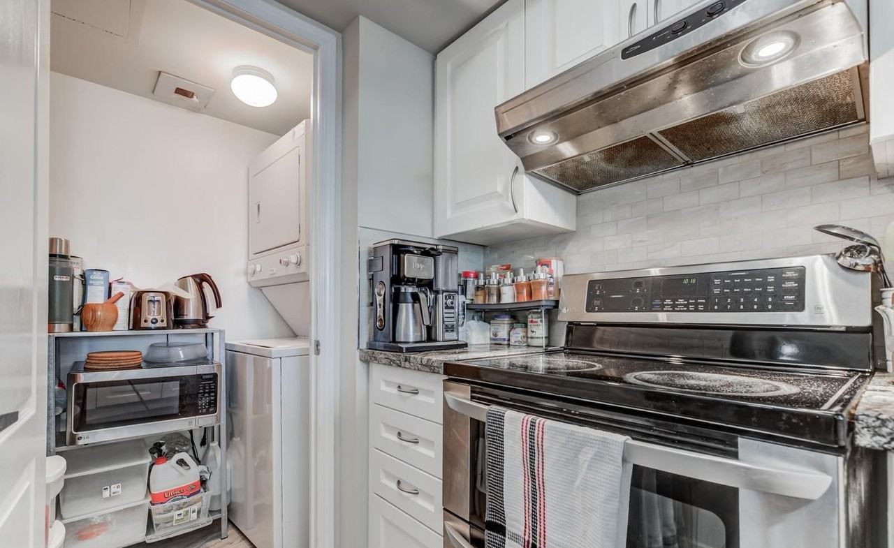 33 Elm Drive West - Photo 3 of 9