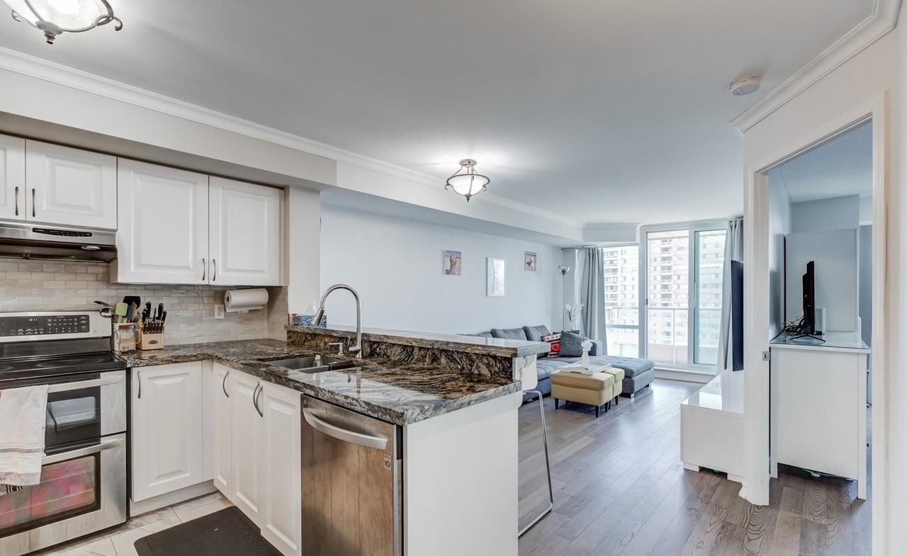 33 Elm Drive West - Photo 4 of 9