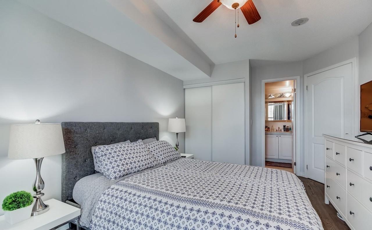 33 Elm Drive West - Photo 7 of 9