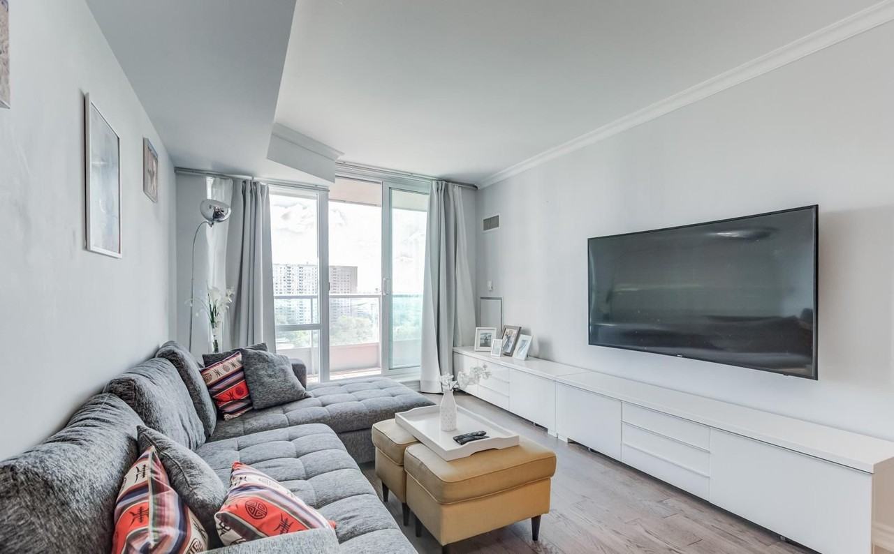 33 Elm Drive West - Photo 5 of 9