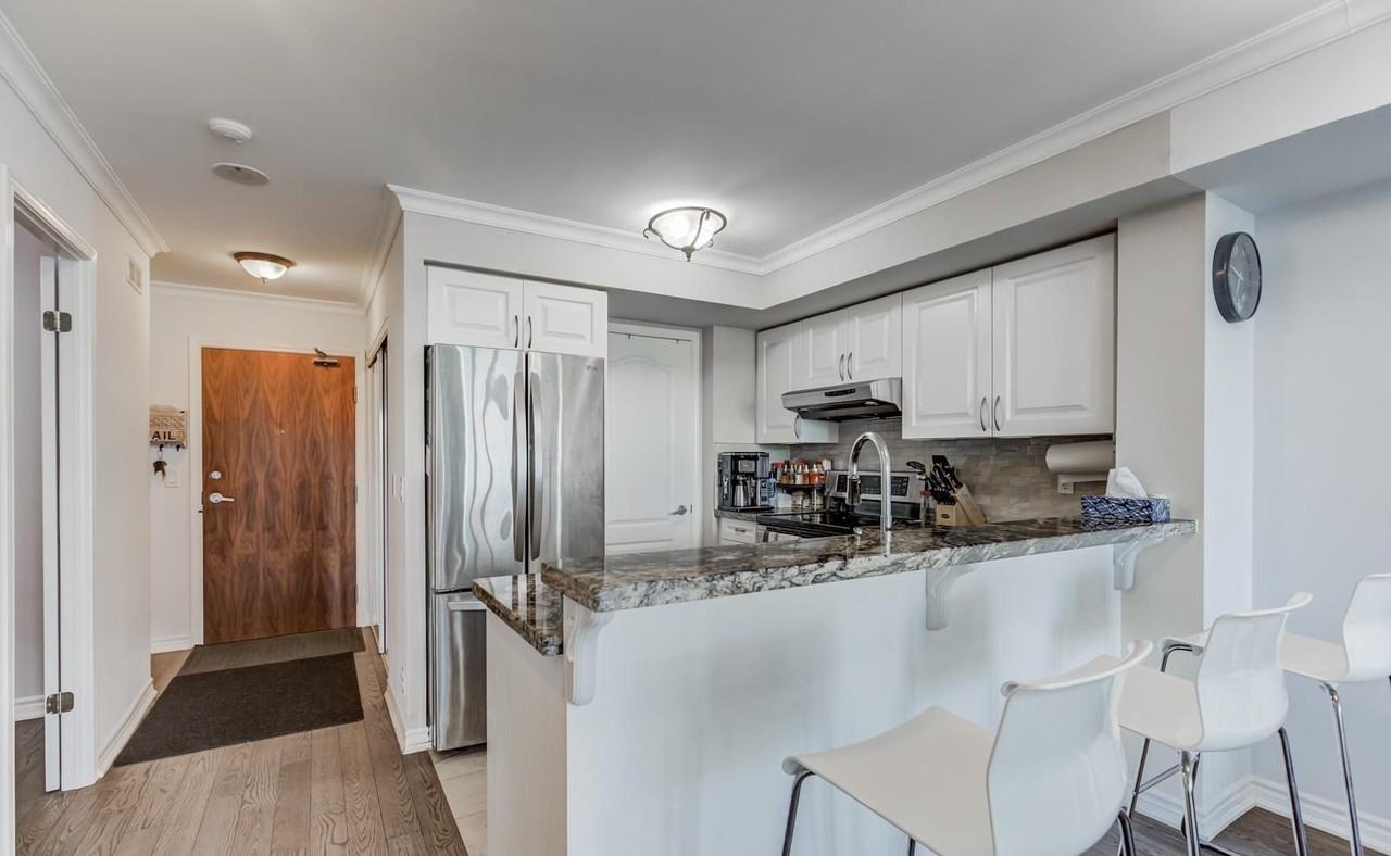 33 Elm Drive West - Photo 2 of 9