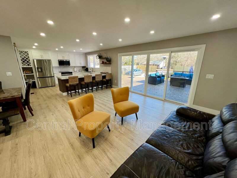 204 Woodfield Ave - Photo 5 of 30