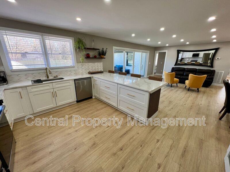 204 Woodfield Ave - Photo 6 of 30