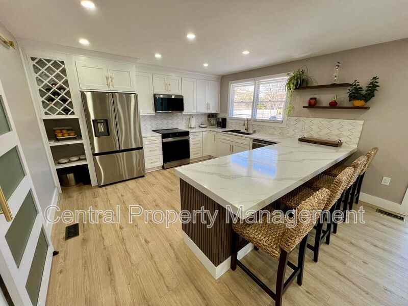 204 Woodfield Ave - Photo 7 of 30