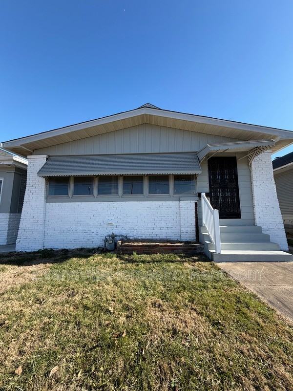 918 S Barker Ave - Photo 2 of 15