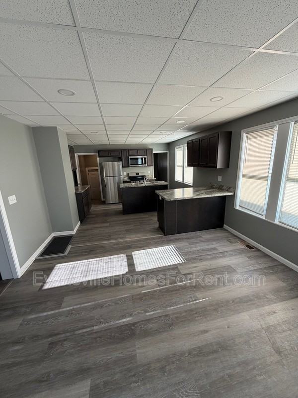 918 S Barker Ave - Photo 4 of 15