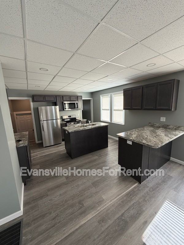 918 S Barker Ave - Photo 7 of 15