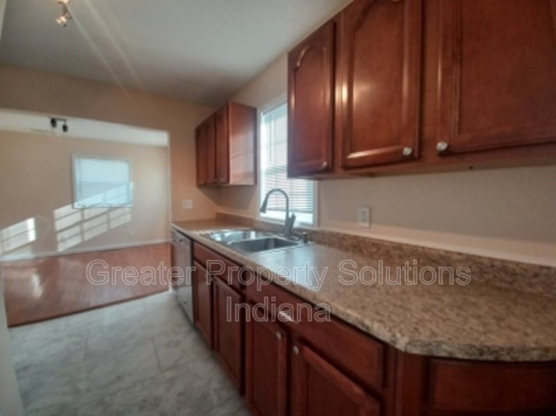 412 W South St - Photo 5 of 24