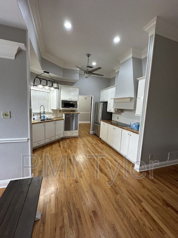 239 County Road - Photo 4 of 31