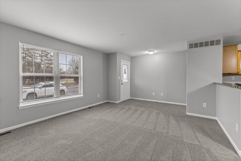 13049 Turnberry Ct - Photo 3 of 24