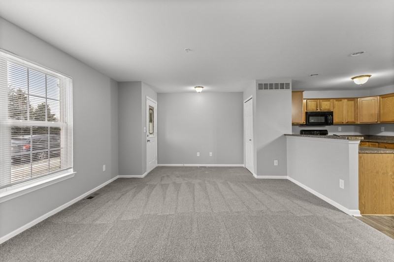 13049 Turnberry Ct - Photo 4 of 24