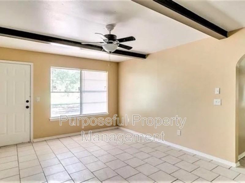 809 Meadowgreen Dr - Photo 3 of 12