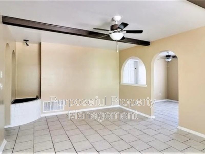 809 Meadowgreen Dr - Photo 4 of 12