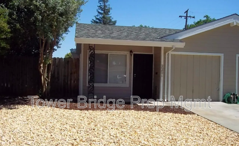2201 Zinfandel Dr - Photo 2 of 2