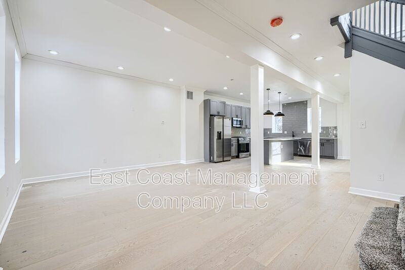 2535 Shirley Ave - Photo 3 of 44