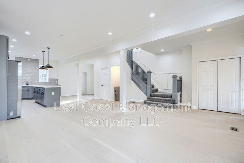 2535 Shirley Ave - Photo 4 of 44