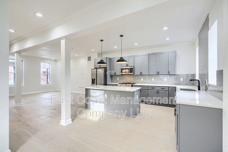 2535 Shirley Ave - Photo 7 of 44