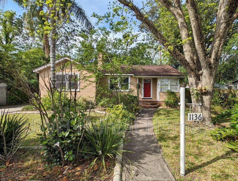 1136 Mckinley Ct - Photo 2 of 10