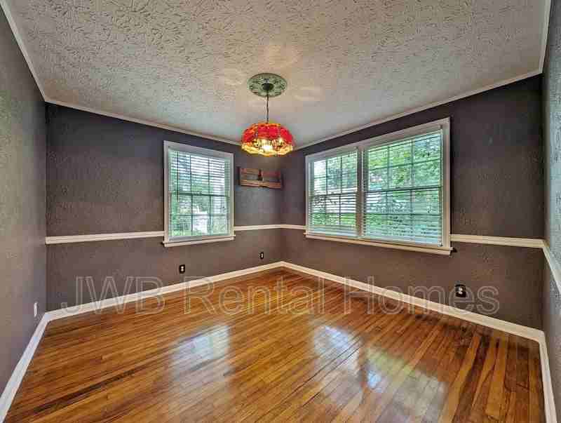 1136 Mckinley Ct - Photo 5 of 10