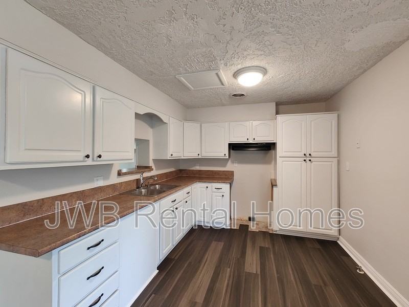 7035 Biddy Ln - Photo 3 of 9