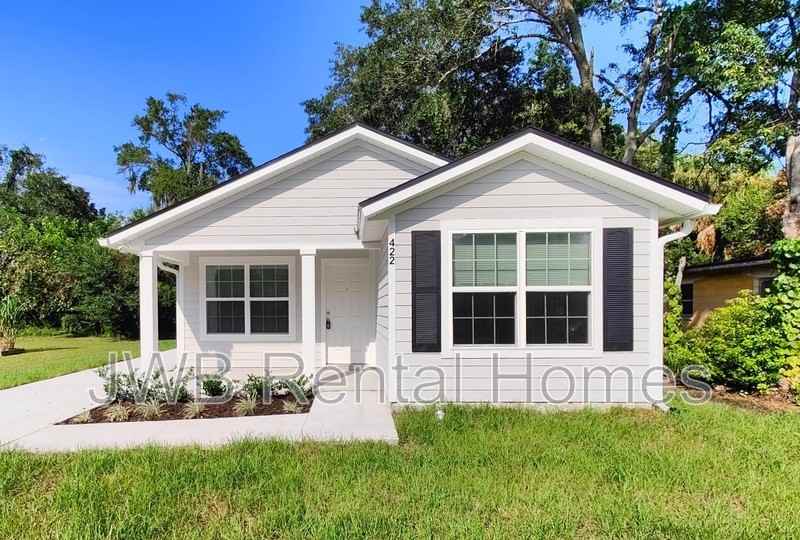 422 Smith St - Photo 2 of 8