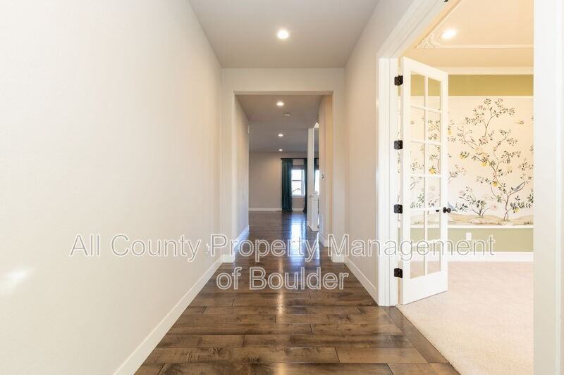 908 Dinosaur Dr - Photo 3 of 41