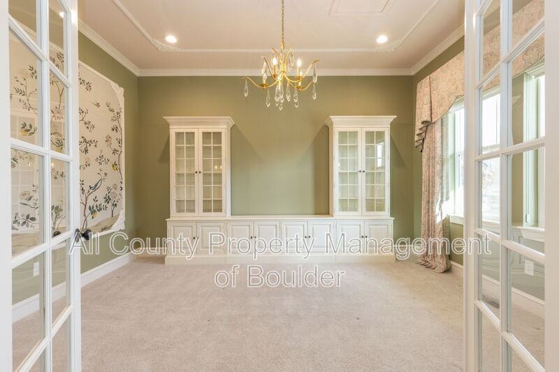 908 Dinosaur Dr - Photo 4 of 41