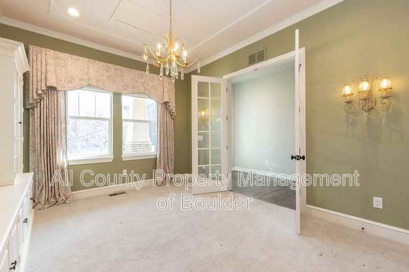 908 Dinosaur Dr - Photo 5 of 41