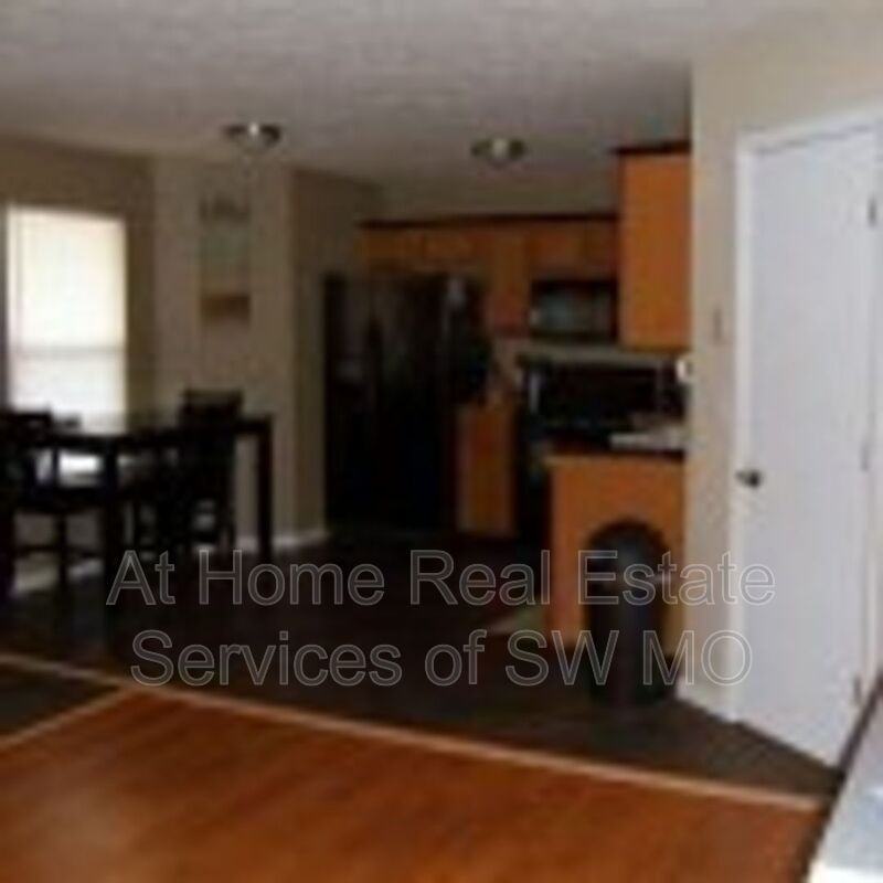 3128 W College St - Photo 2 of 8