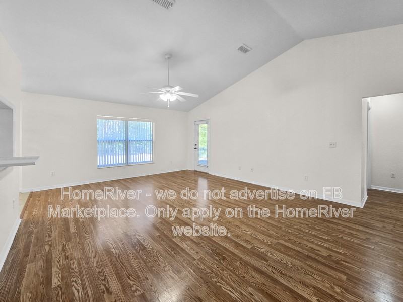 2790 Sw 140th Ave - Photo 4 of 24