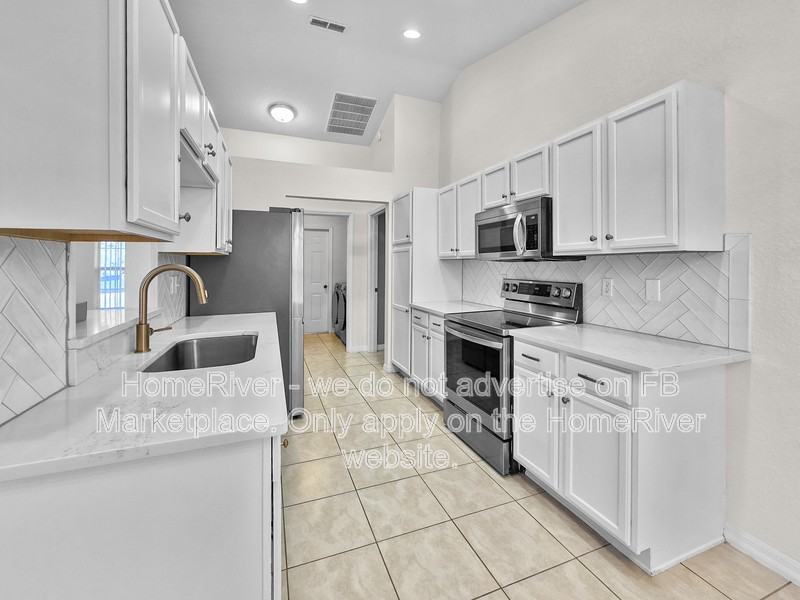 2790 Sw 140th Ave - Photo 6 of 24