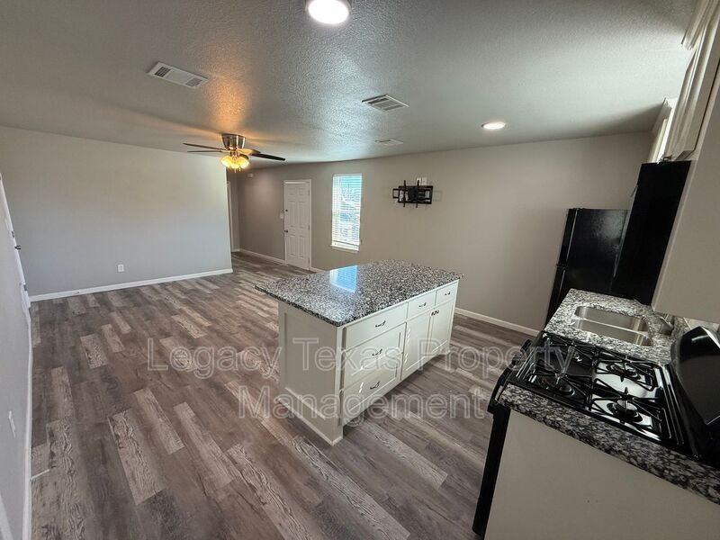 101 Lane Ave - Photo 4 of 10