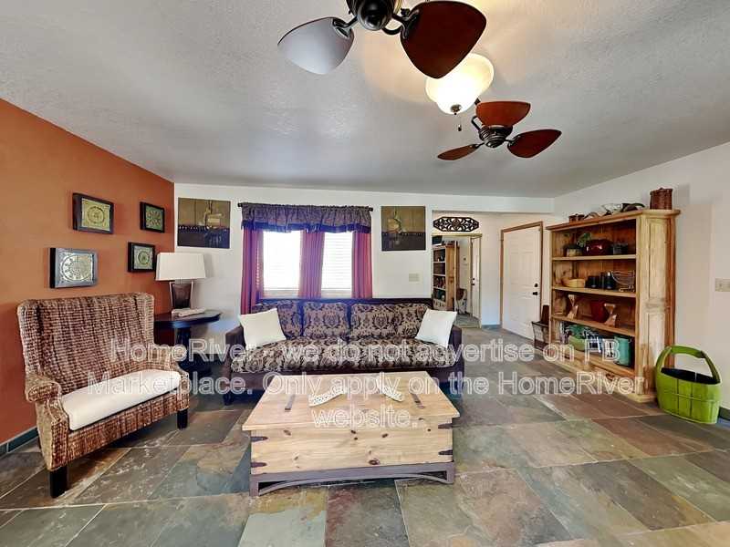 2470 Huntington Dr - Photo 5 of 24