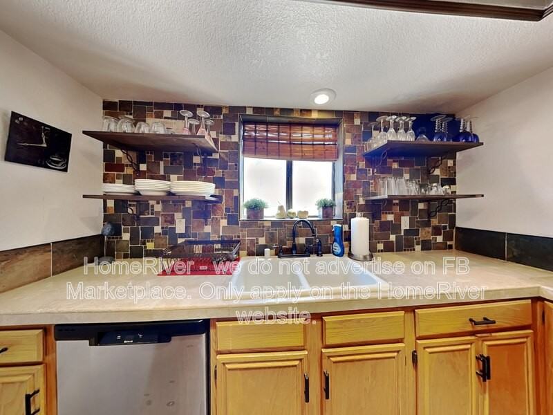 2470 Huntington Dr - Photo 7 of 24