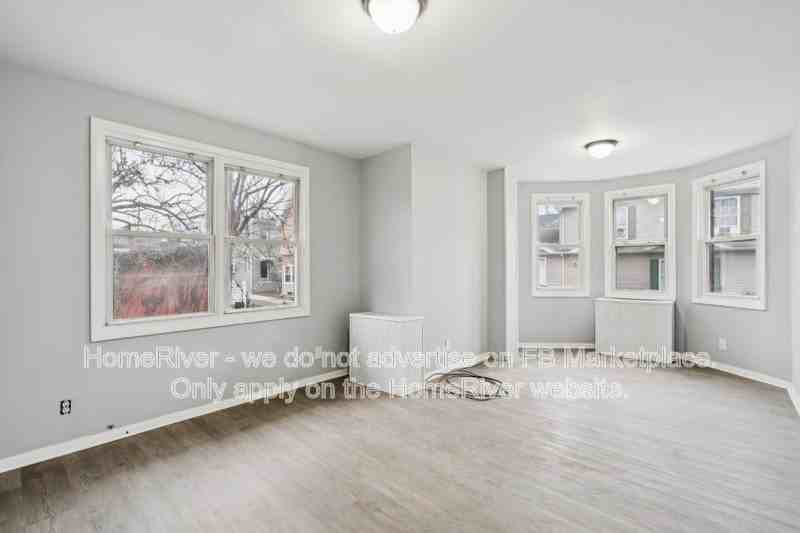 366 Oswald Pl - Photo 4 of 27