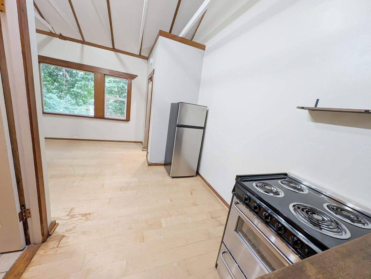 6491 Sw Capitol Hwy - Photo 4 of 17