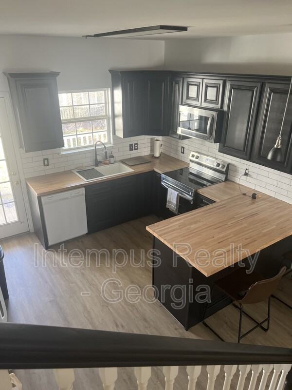 301 Station Trl - Photo 3 of 14