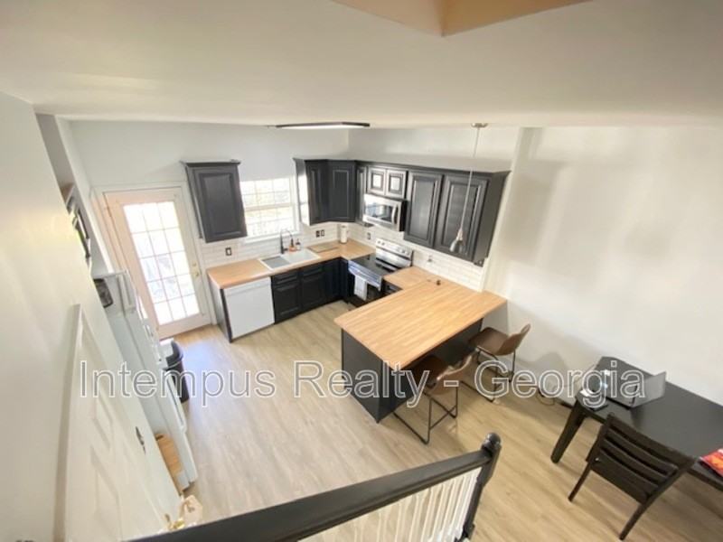 301 Station Trl - Photo 4 of 14