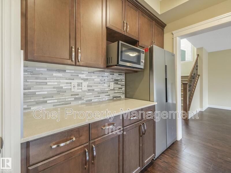 1427 161 St Sw - Photo 5 of 35