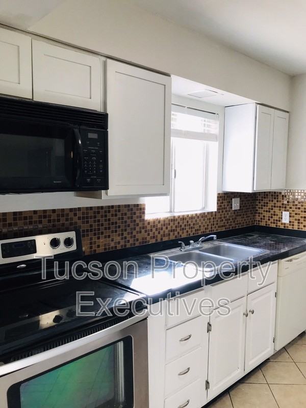 7742 E Tanque Verde Ln - Photo 3 of 24