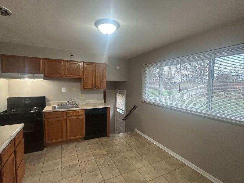 5150 Chantilly Dr - Photo 7 of 20