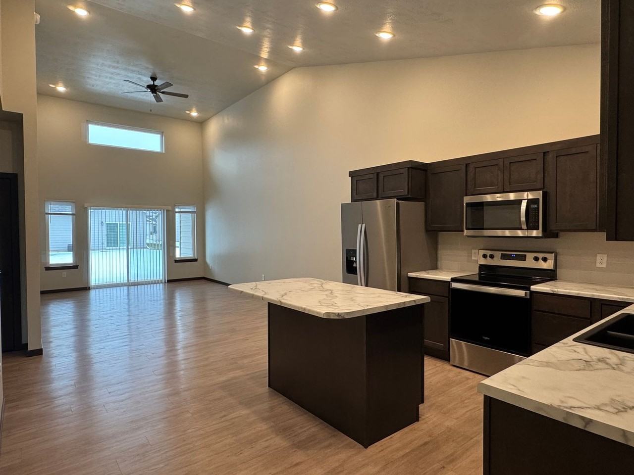 5411 S Huntwood Ave - Photo 2 of 37