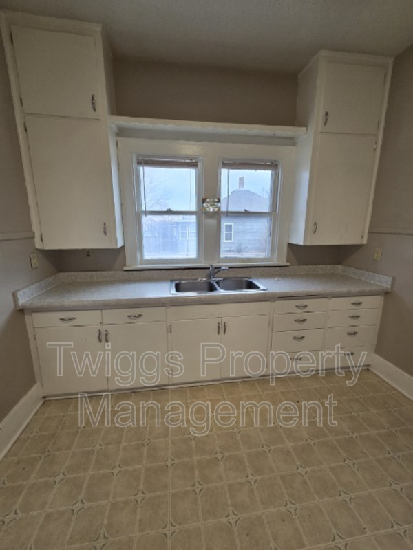 814 Saint Cloud St - Photo 2 of 9