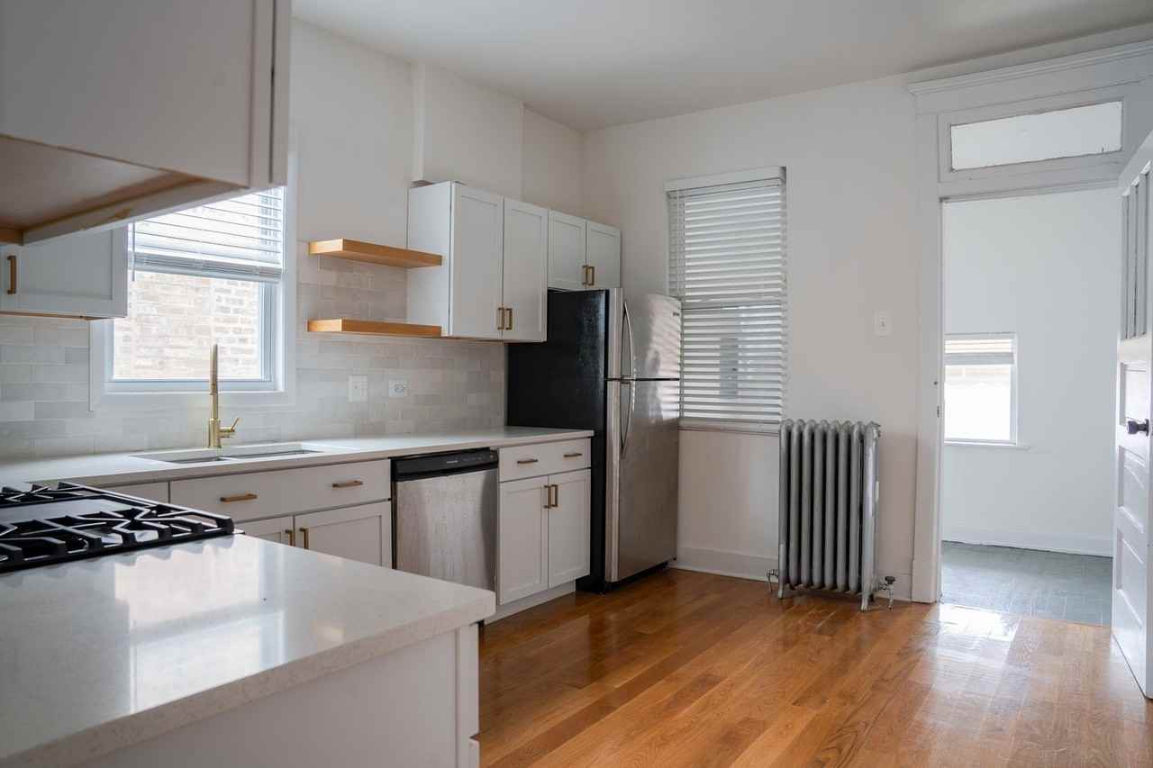 4520 N Albany Ave - Photo 5 of 20