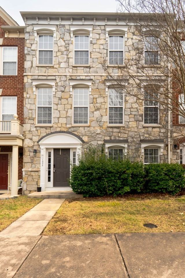 1002 Hoke Ln - Photo 2 of 43