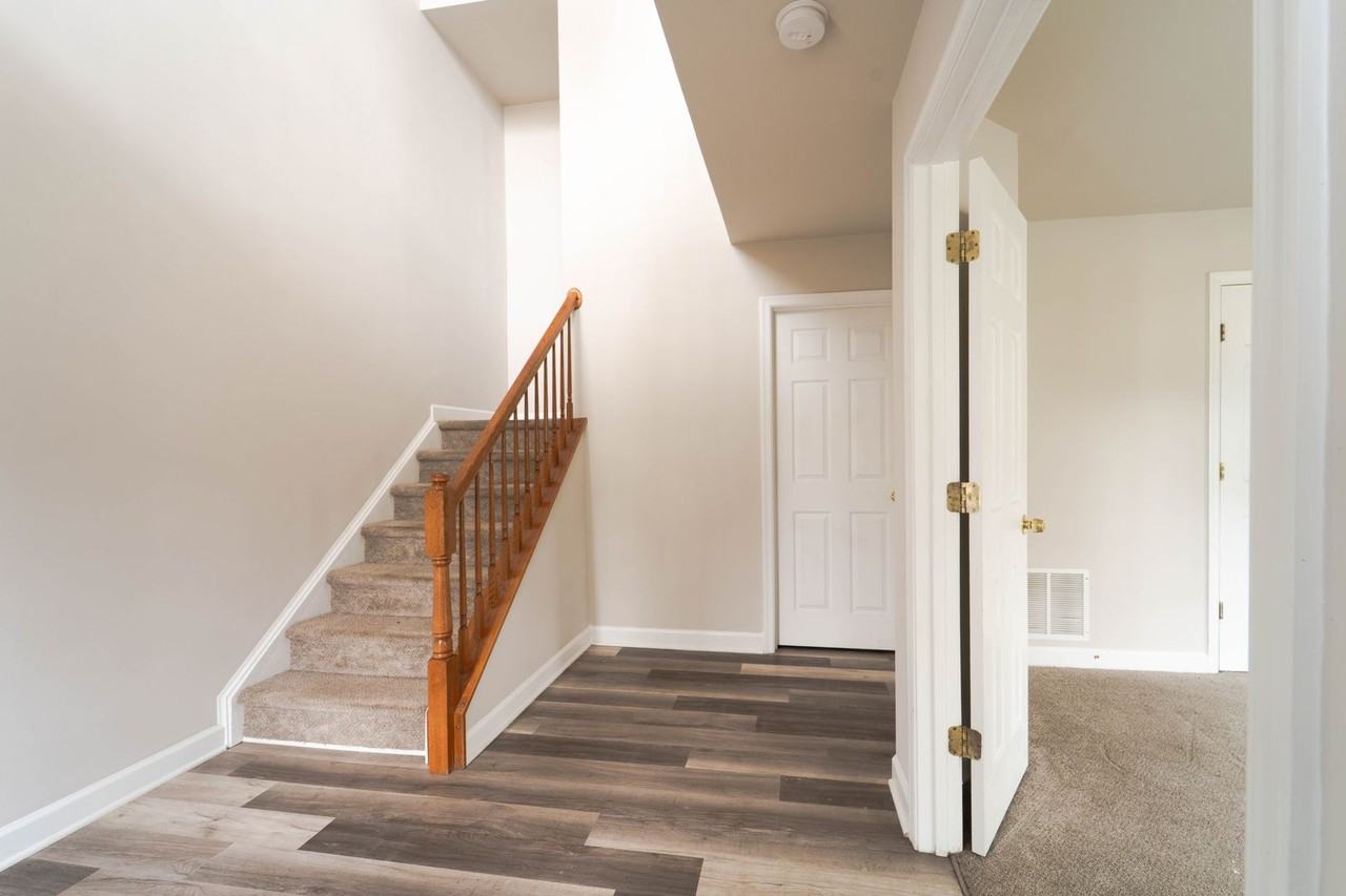 1002 Hoke Ln - Photo 4 of 43