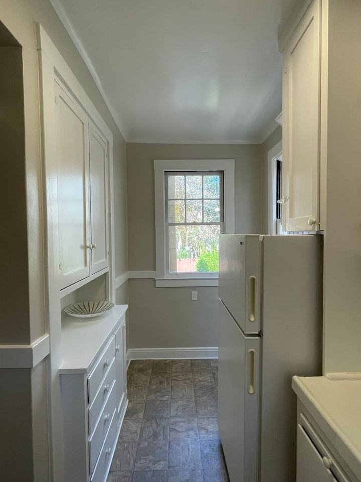 2423 Virginia St - Photo 7 of 9